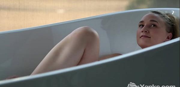 Yanks Kim Masturbating In Bath Tube